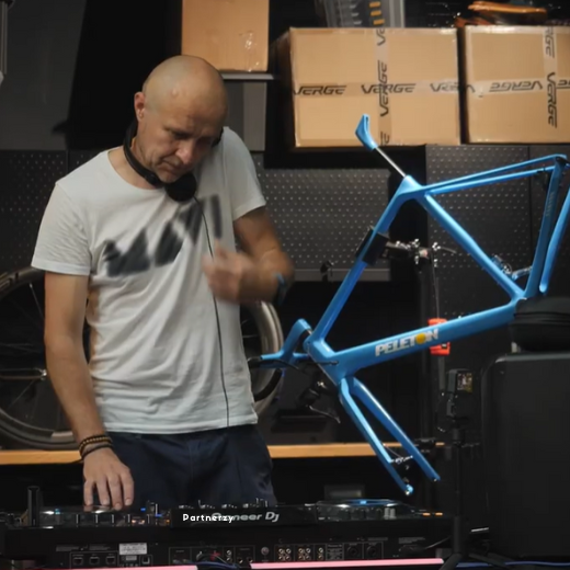 House music w PELETONIE