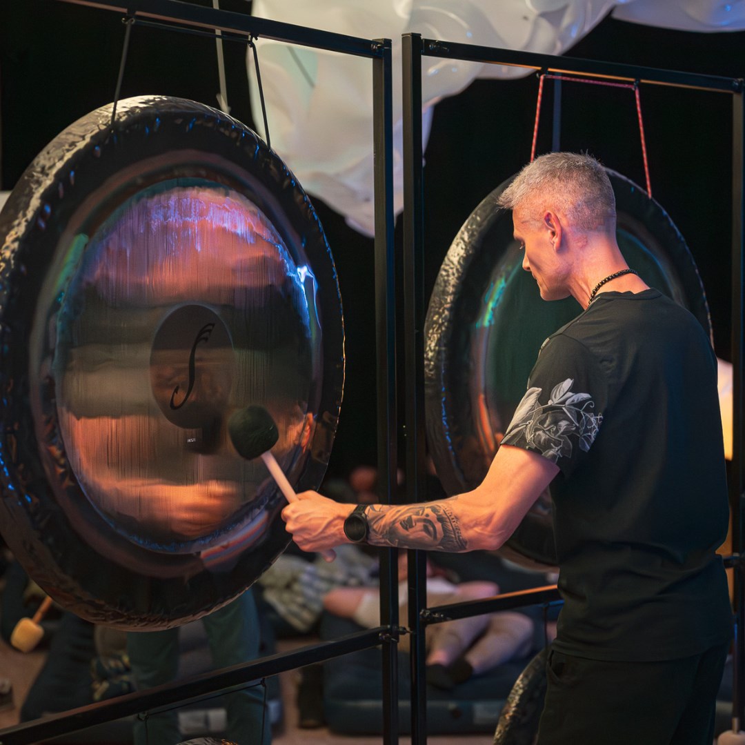 Kąpiel w dźwiękach gongu