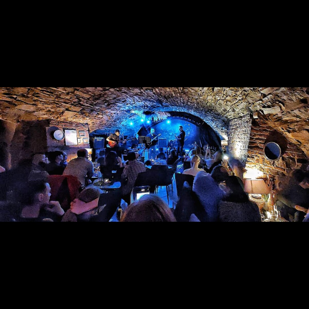 Muzyka na żywo w Happiness.