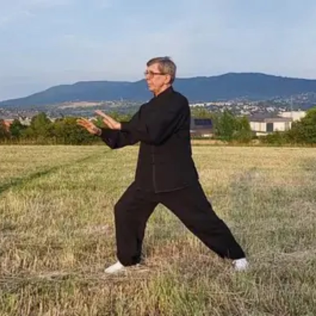 Tai Chi w foyer